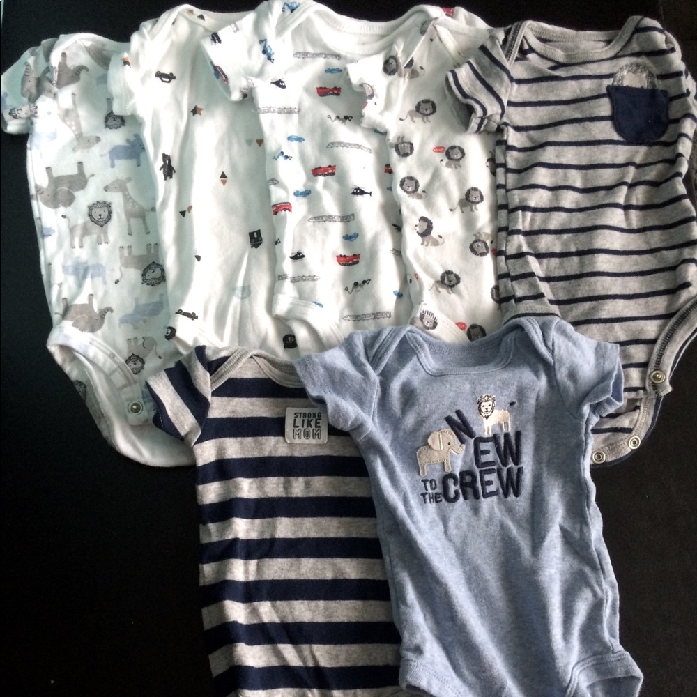 Newborn Boys onesies. Carters brand. 7 pieces